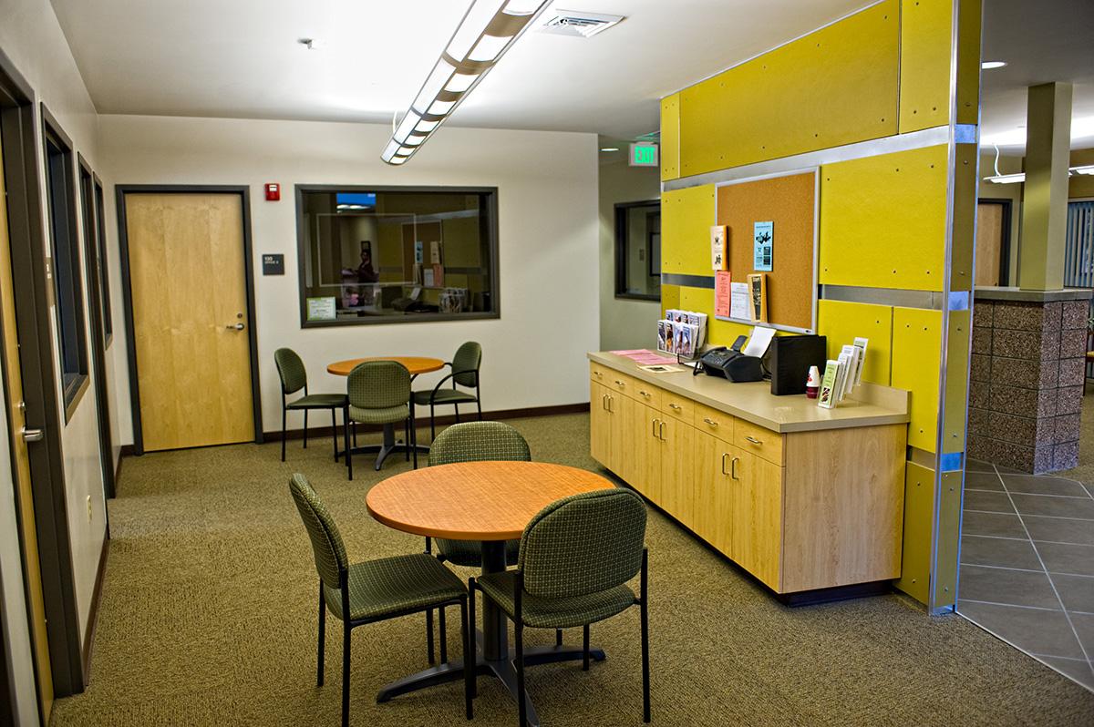 BroxtonDesign's tweet image. Let’s create a work environment that is not just beautiful but also functional #InteriorDesign broxtondesign.com/work-efficienc…