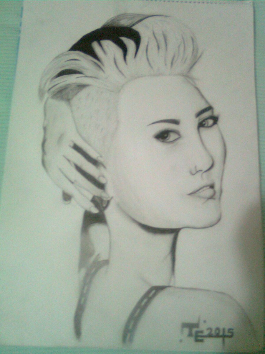 Bunun MILEY CYRUS  olması gerekiyodu :/  :(