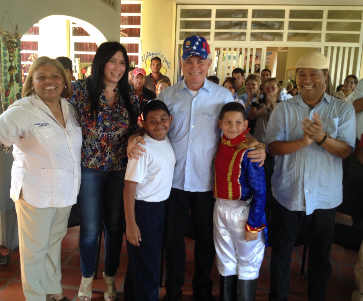 93Mil morrales equipados serán distribuidos en escuelas públicas de NE #CallesDeAmorConMaduro bit.ly/1KaUQI9