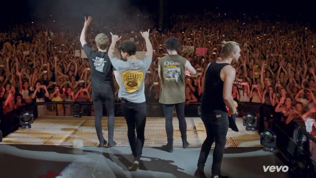 Nadiabc_'s tweet image. #ShesKindaHotLive #HERESTOROWYSOMEMORIES