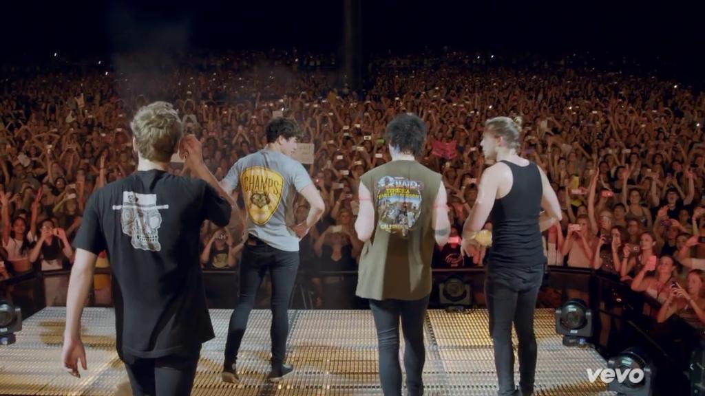 Nadiabc_'s tweet image. #ShesKindaHotLive #HERESTOROWYSOMEMORIES
