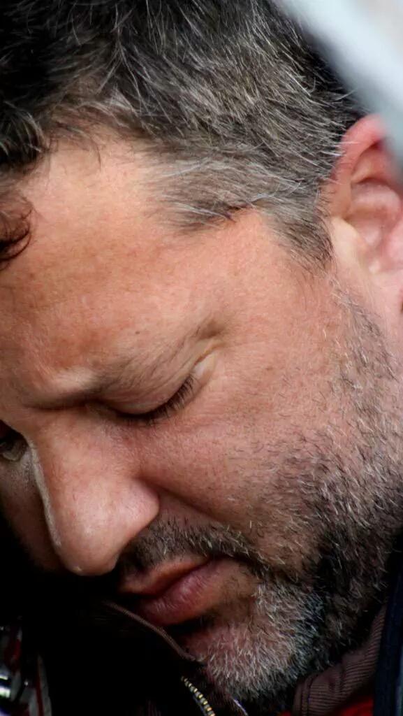 smoke_girl14's tweet photo. My #mcm as always is my idol &amp; hero @TonyStewart. The kindest,strongest &amp; most courageous man. #FaithInSmoke http://t.co/NvgZjaAEUx