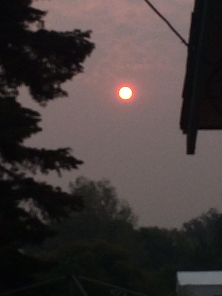 pegorbob's tweet photo. @DavidMuir the morning sun in Northern California covered in smoke and ash. http://t.co/aF3mKfnEIP