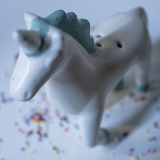 cassondrarex's tweet photo. Wanna meet Oscar? @shyanneschedel  did!  #oscar #sprinkles #blogtime #macaron #design   http://t.co/zOFBPTFbVv http://t.co/ffPfAD0RE7