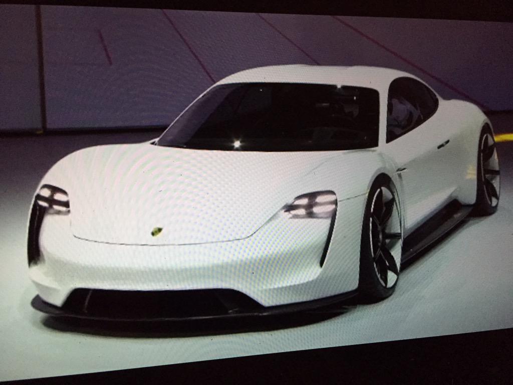 #abiaa15 Der Mission E mit Gestensteuerung und 600 PS. über 250 Vmax, Reichweite 500 km. 800 Volt! 15 min. Ladezeit