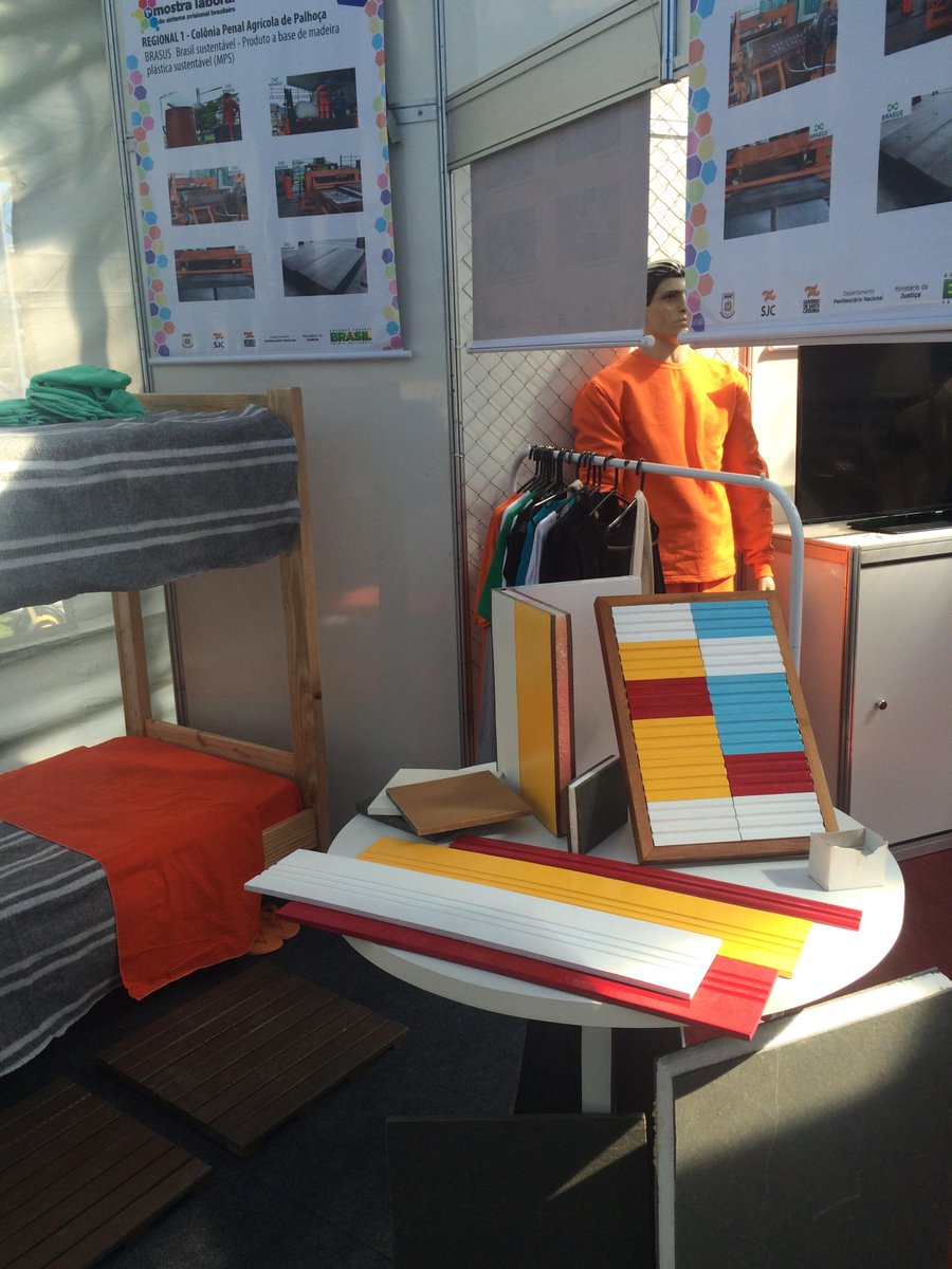 BrasusMPS's tweet photo. Brasus na 1 mostra laboral do sistema prisional brasileiro. http://t.co/6ZUTRQadeR