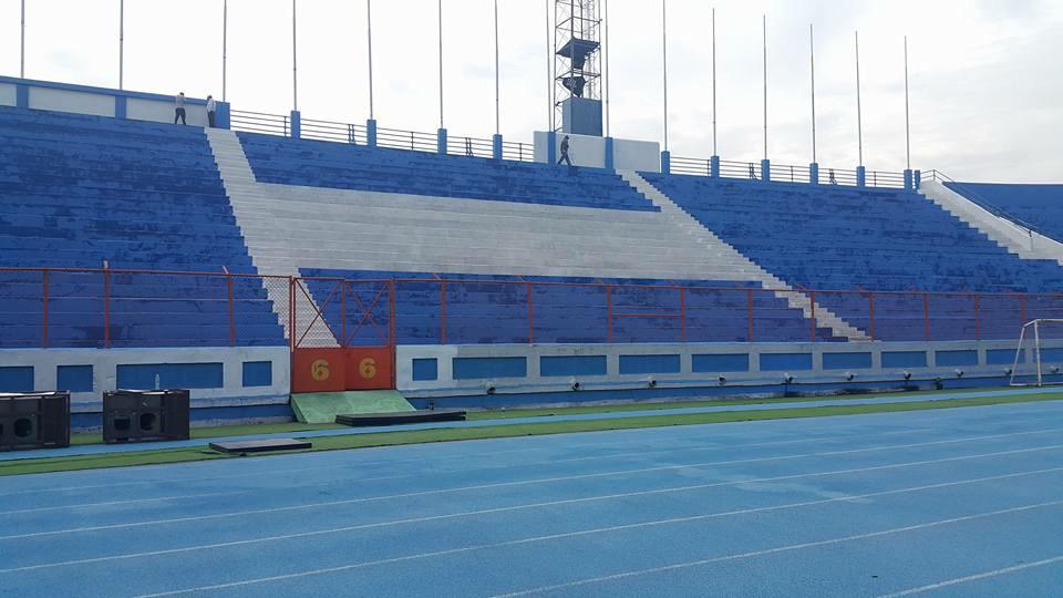 GersonmSV's tweet photo. “@noti_cortos: Nuevo semblante del Estadio Mágico González, remozado por los internos del programa "Yo Cambio"  http://t.co/RSdnxjIsPf”