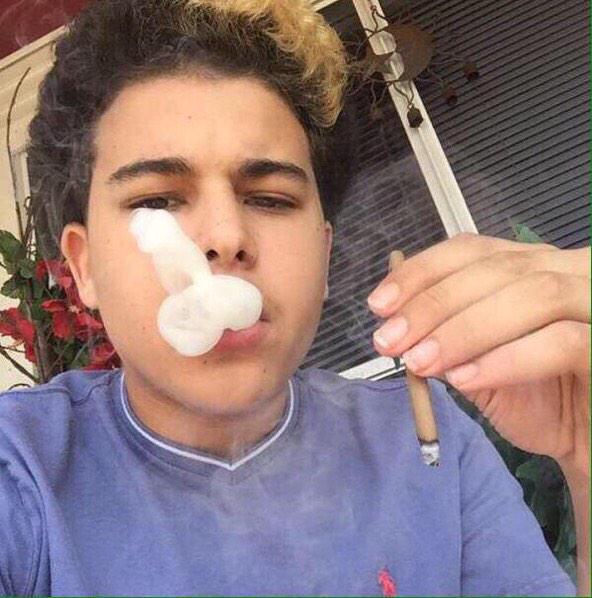 Quando você tenta ser foda ao fumar mas sai errado