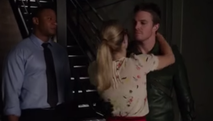 sacolicity2's tweet photo. o apelido do diggle senhoras nao deveria ser "black driver" e sim castiçal, pq q menino que segura vela http://t.co/xijdBPxgk3