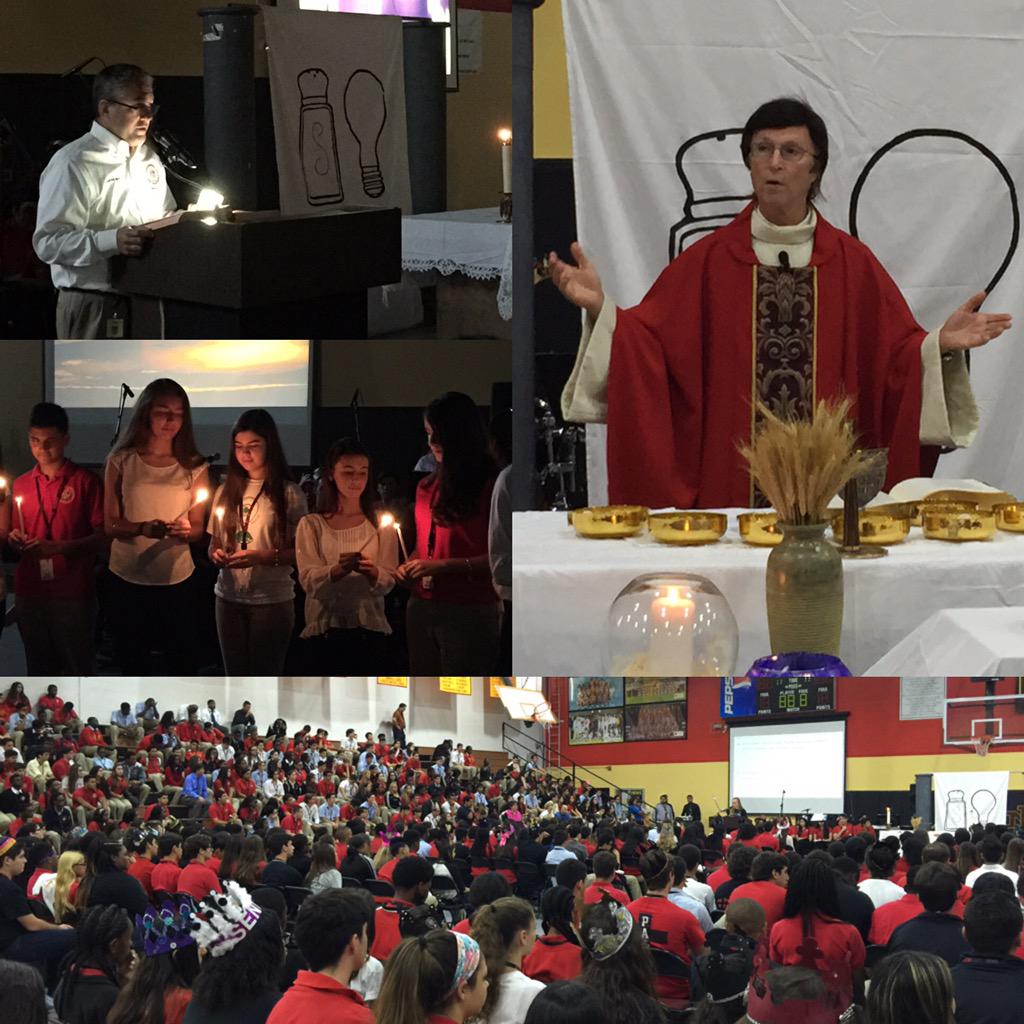 PaceSpartans's tweet photo. Pace's #FreshmenWelcomeWeek2015 kicked off with the Salt and Light Mass! #PaceFaith #PaceTradition http://t.co/Il5pnU9zxI