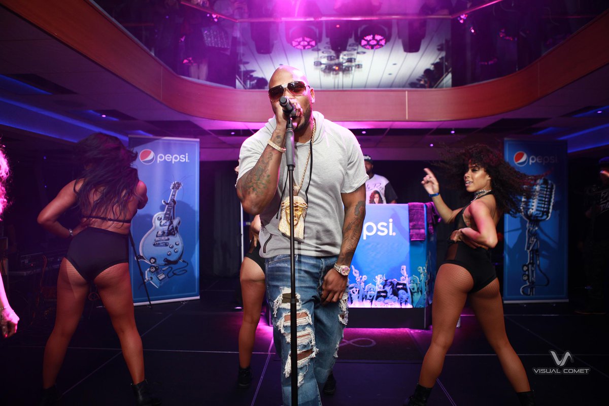 VisualComet's tweet image. .@official_flo  #eventproduction  at its finest!!!
#visualcomet