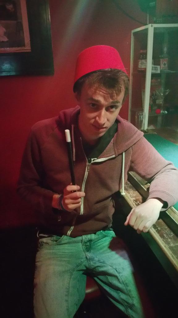 magicbar's tweet image. Make poor harry here happy aka #TheRookie &amp;amp; watch him do #freemagic.
@magicbar is the place to be on a #Monday