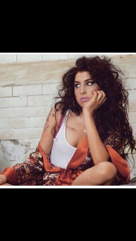 Happy birthday beautiful Amy Winehouse:(    