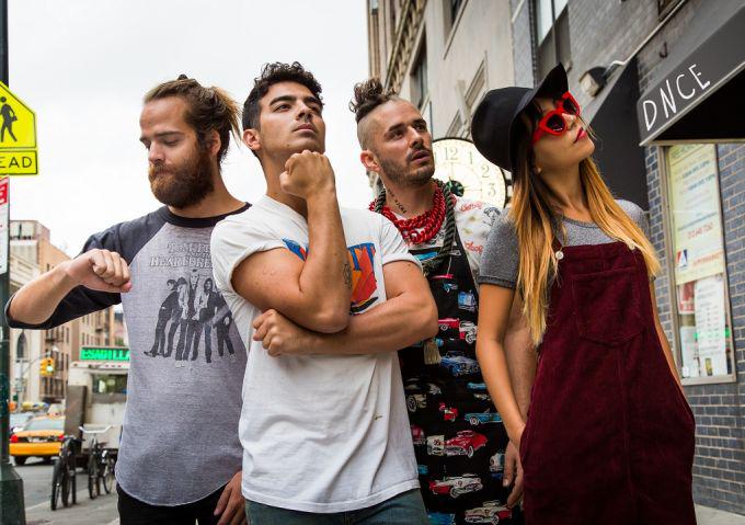 Complex's tweet photo. 🚨 PREMIERE 🚨

@JoeJonas' new band shares debut single.

Listen to "Cake By The Ocean" ---> http://t.co/iPiQtfUrtk http://t.co/Pl9iiDHpxz