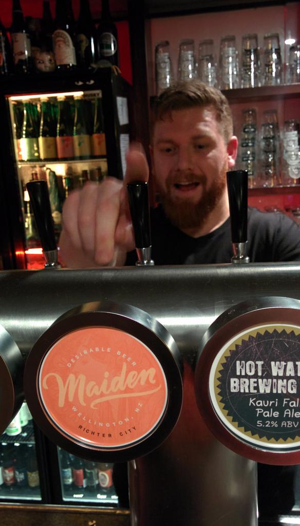 Hashigo Zake tweet media