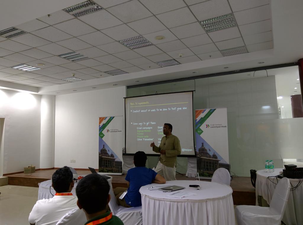 JadejaDA's tweet image. Ganga from @HelionVC kicking off the #productmanagement day at #googlelaunchpadweek #blr