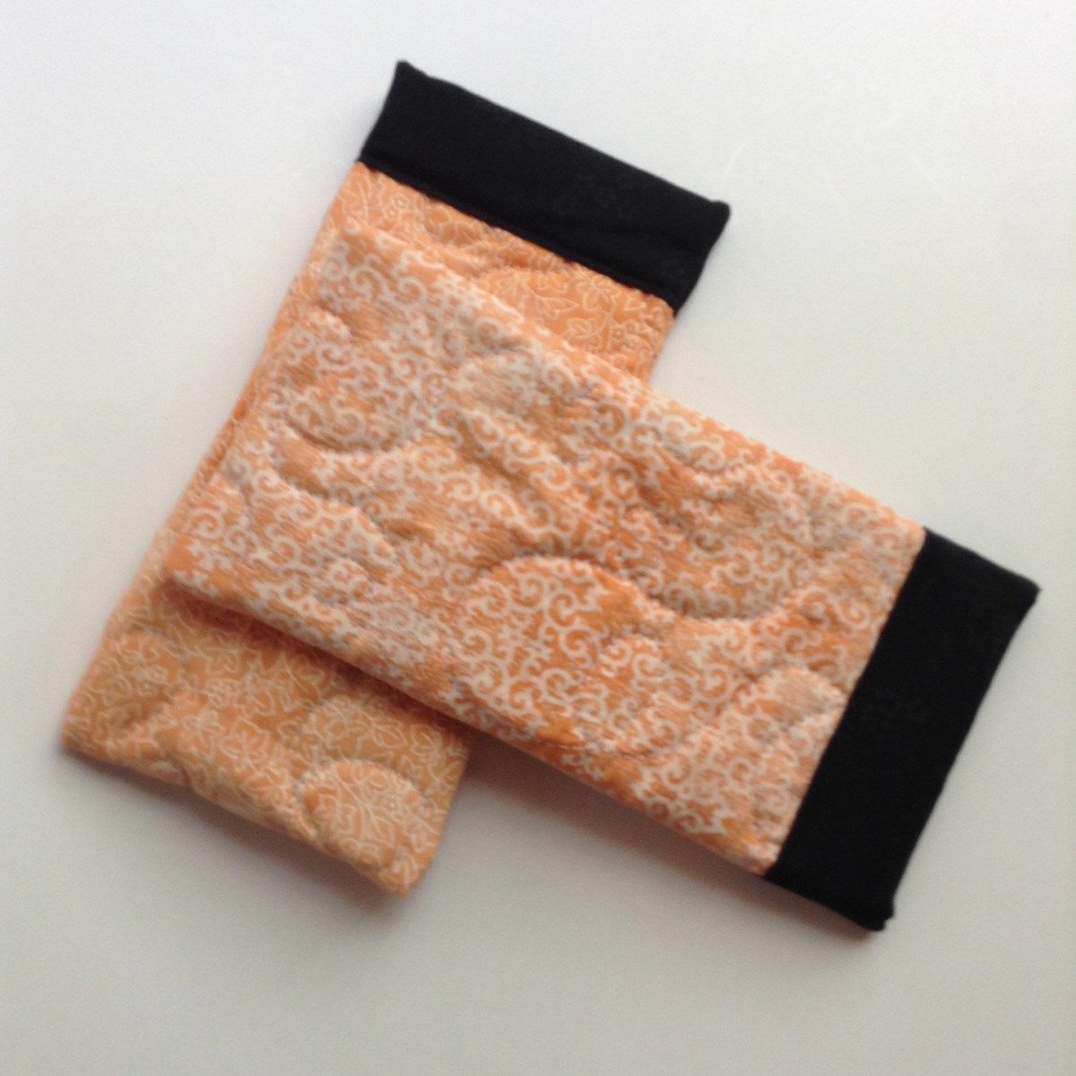 lilfoxdesigns's tweet image. Orange Sunglasses case - hand dyed orange self closing pouch - qui… etsy.com/listing/217111… #Etsymntt #SoftPhoneCase