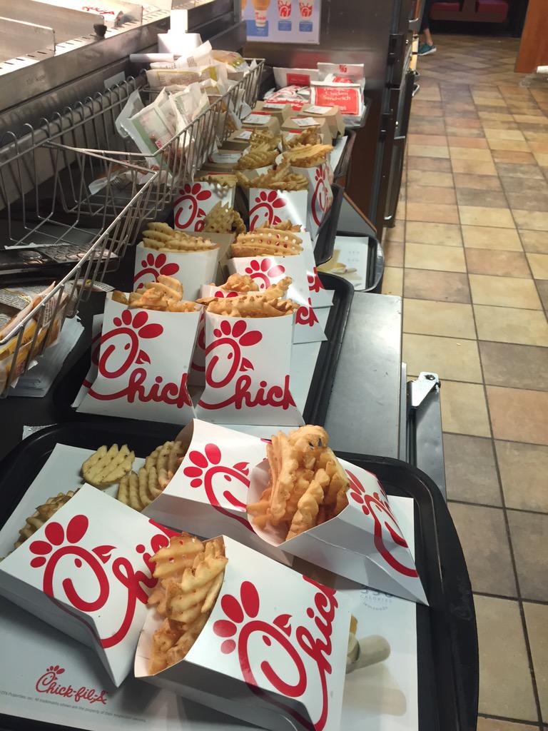 ayla_marie128's tweet image. #chickfilaprobs at its finest 🐔 @CFAprobs @ChickFilAProbz_ @CFAProblemss