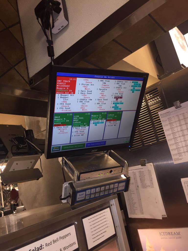 ayla_marie128's tweet image. #chickfilaprobs at its finest 🐔 @CFAprobs @ChickFilAProbz_ @CFAProblemss