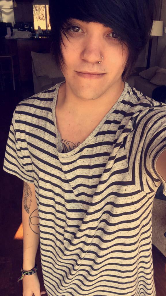 foreverpie2's tweet image. Hi I'm Michael I'm shy at first but I love to talk to people rt and follow me I don't bit hard😊😜