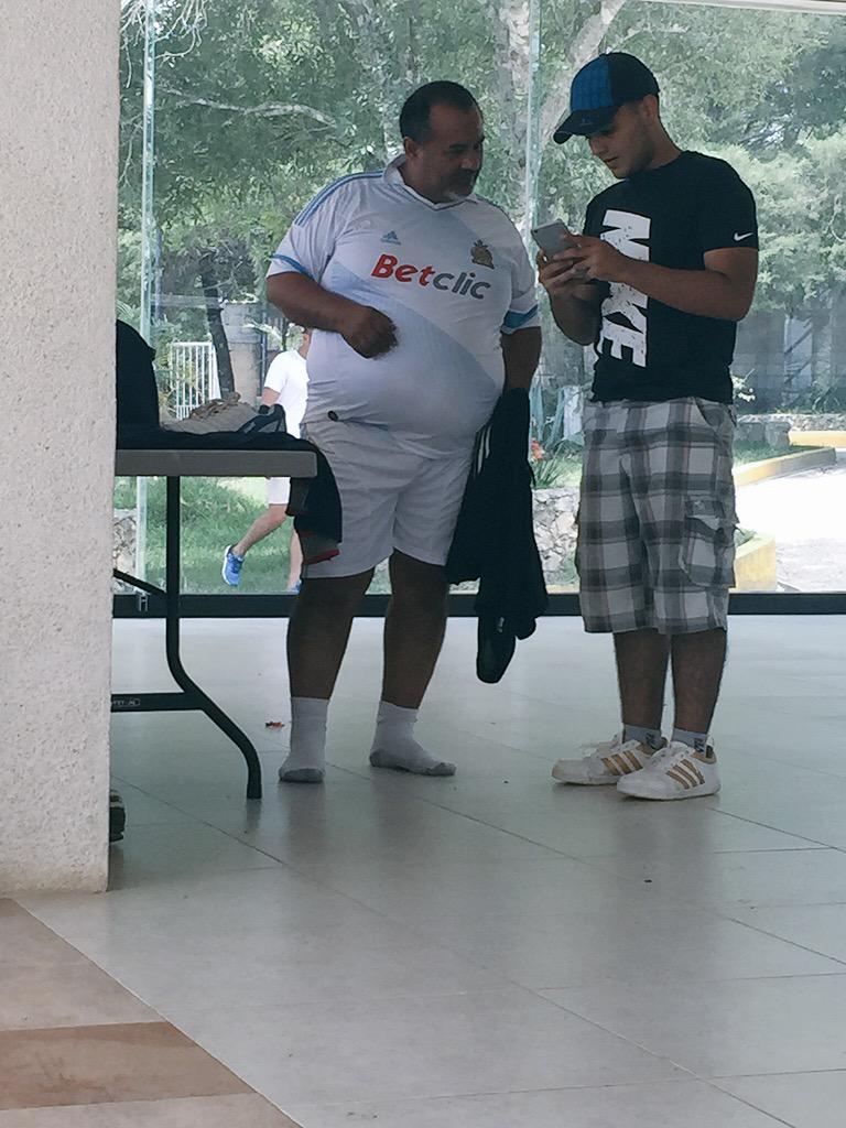 auroraBusM's tweet photo. Mi hijo @velasco_gi con su papa ❤️ http://t.co/coyfJqU6WG