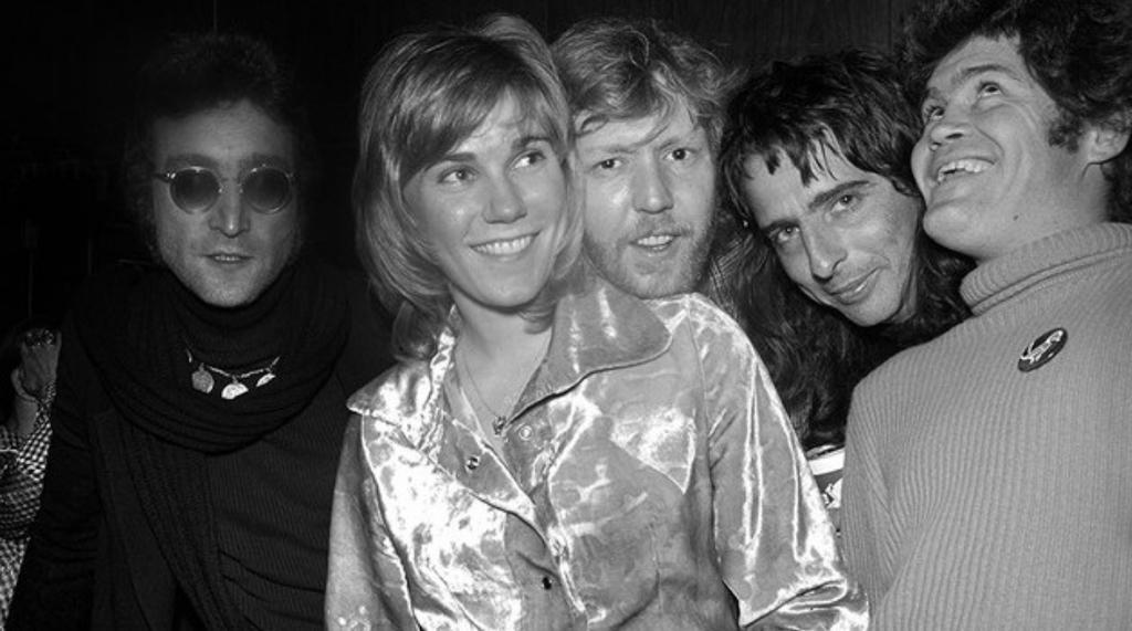 TheLAScene's tweet photo. A look at the L.A. music scene of the 70's - #HollywoodVampires: the Hollywood Drinking Club: http://t.co/UUcJeGZ1Cn http://t.co/dRpOcz3XyH
