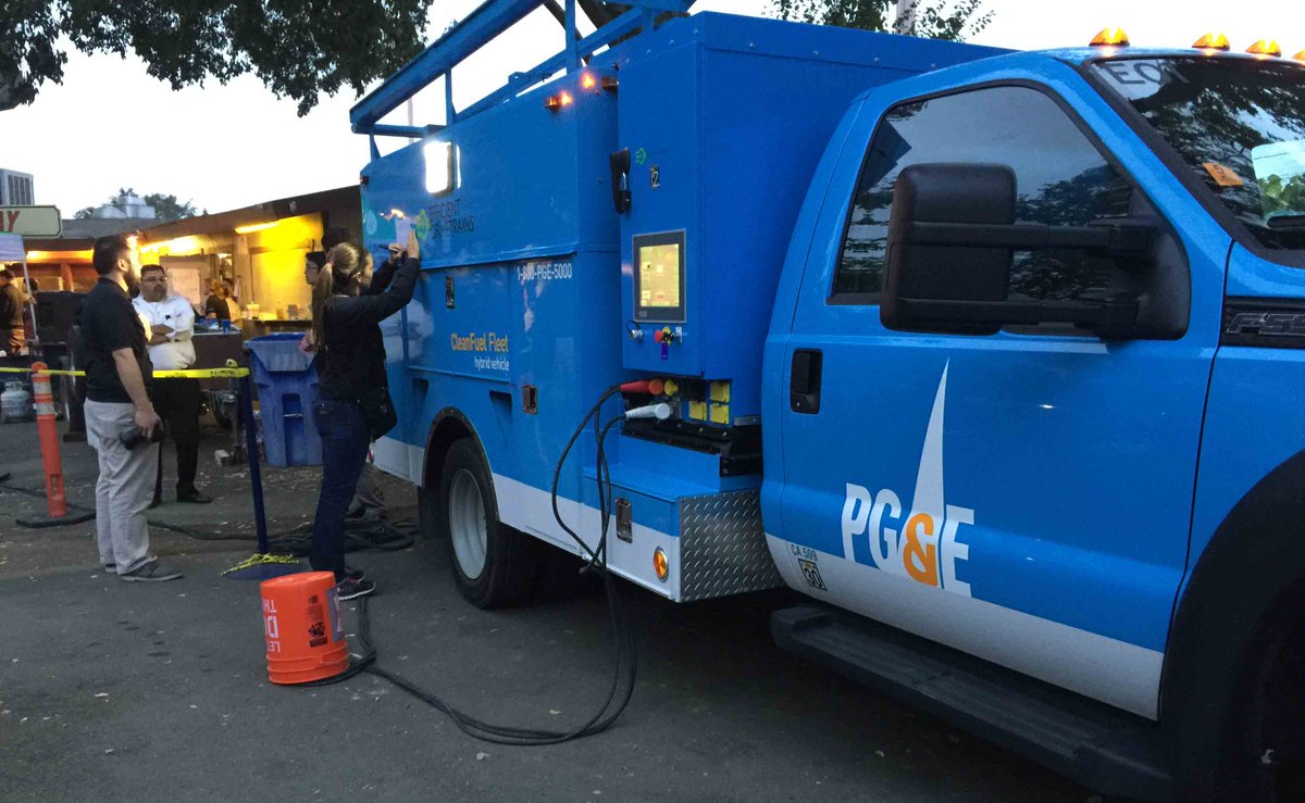 PGE4Me's tweet image. #ValleyFire: Pwr for evacuees at #Napa Fairgrounds. Read more on this #electric #hybrid truck: ow.ly/SdouO