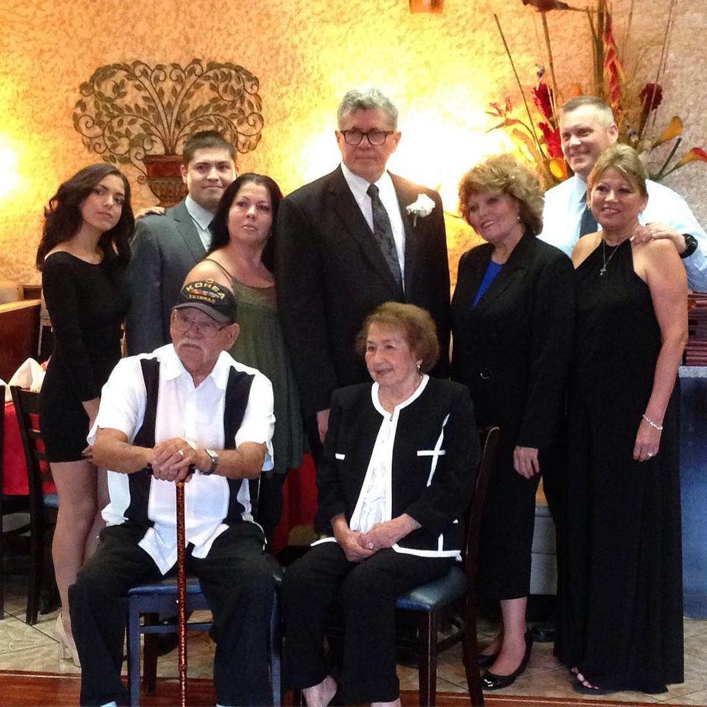 SallyBsaywhaat's tweet photo. My brothers wedding #family #feelthelove #awesomeness #threegenerations #guzmanfamily http://t.co/4Rp91IySkb