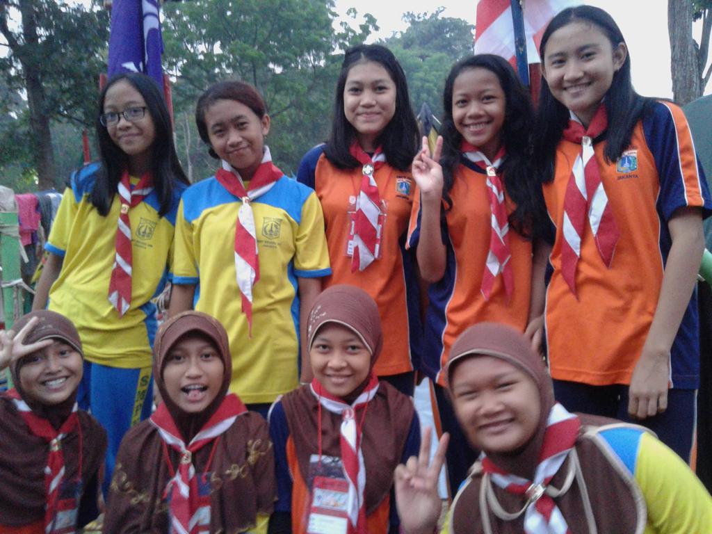 Sedangkan ini pasukan regu putri 03-212 di jambore cabang <a href="/dkcjees/">DKC Jakarta Selatan</a>