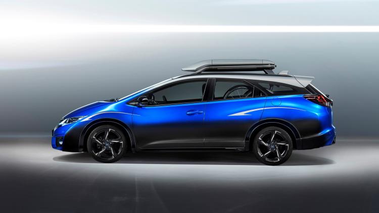 driven_magazine's tweet photo. Honda Civic Tourer... now with bikes! http://t.co/jroLuuFgUw