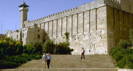 قوات الإحتلال الإسرائيلي تغلق #الحرم_الإبراهيمي لليوم الثاني على التوالي
bit.ly/1irZqJl