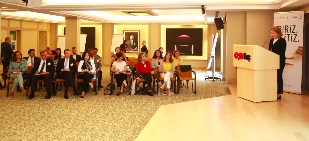 Koç Holding’de düzenlenen Ülkem İçin Elçileri toplantısında TAPV Yönetim Kurulu Başkanı Caroline Koç: