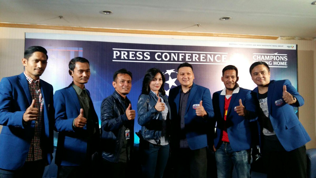 Sebuah kbnggann..brada dlm bgian"JAS -BIRU...RCTI...selamat datang liga champions. .