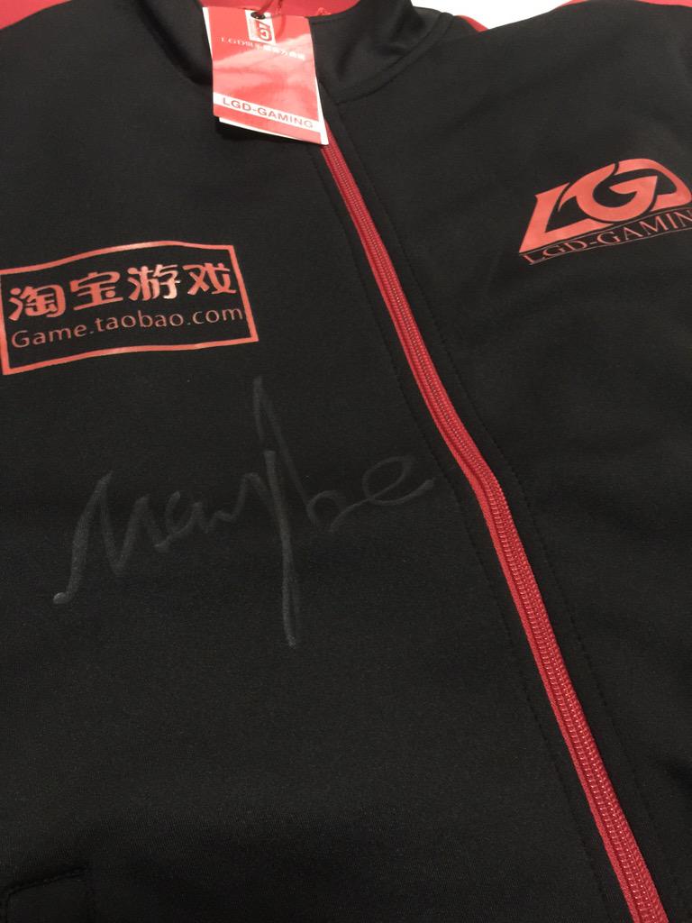 LGDgaming's tweet photo. Our epic last giveaway is a Maybe-signed tracksuit!! Subscribe to our YT channel &amp; RT this tweet for a chance to win! http://t.co/NumjIXPy6l