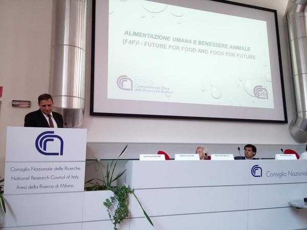 future4food's tweet photo. Ilja R. Pavone talks about #nutrition and #AnimalWellness. A #bioethical and #legal #analysis. #f4f #Future4Food http://t.co/U8cCXABqUo