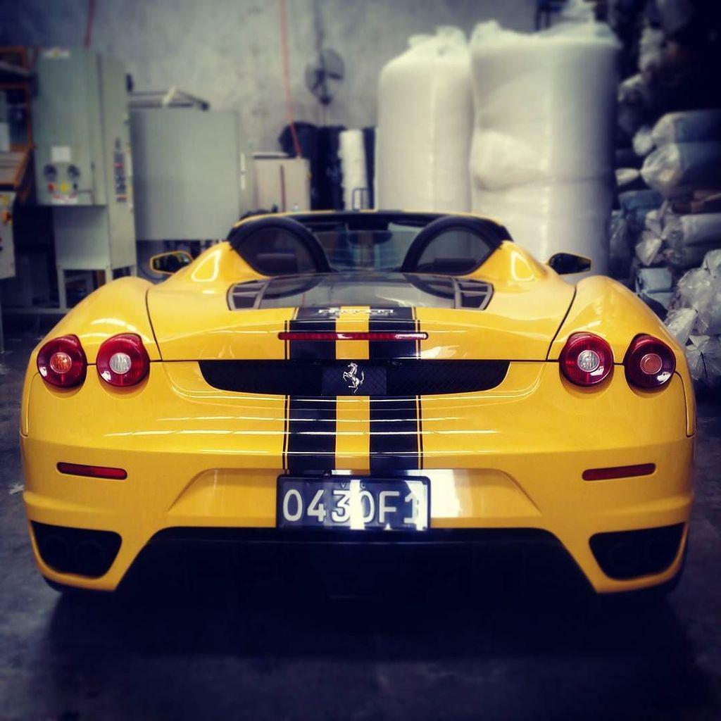 OnlyFerrariPics's tweet photo. Stripes now complete with pinstripe #IMWRAPPEDvinylgraphics #imwrapped #carwraps #vinylwrap #paintisdead #layednots… http://t.co/wHfX3S7Nvz