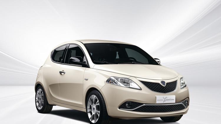 driven_magazine's tweet photo. Lancia Ypsilon gets a fresh coat of lipstick http://t.co/H1mMIXr4LE