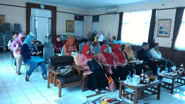 dispangtan's tweet photo. Pembinaan Lomba cipta menu Beragam Bergizi Seimbang dan Aman #Purwakarta menuju lomba Tk.nasional @DediMulyadi71 http://t.co/vZ3T2R1wAv