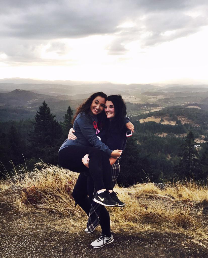 UOGammaPhiBeta's tweet photo. Founded upon a rock... Or a butte same thing. 💖 #spencers #SummerWithGphi #ducksgogreek #GoGammaPhi http://t.co/rDybutTvTF