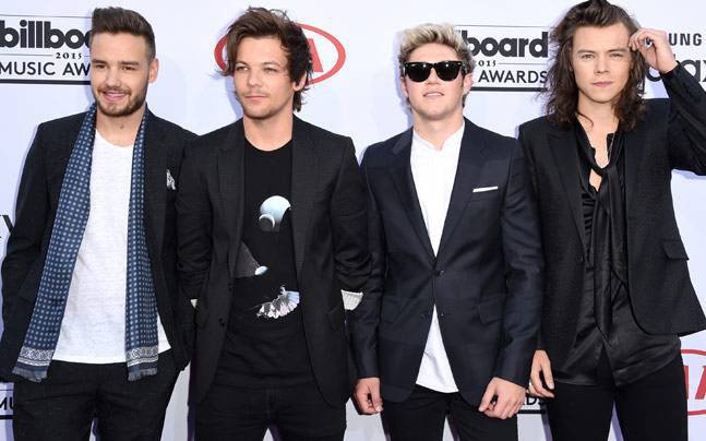1D sings \Happy Birthday\ at Boston concert for co-member Niall Horan:  