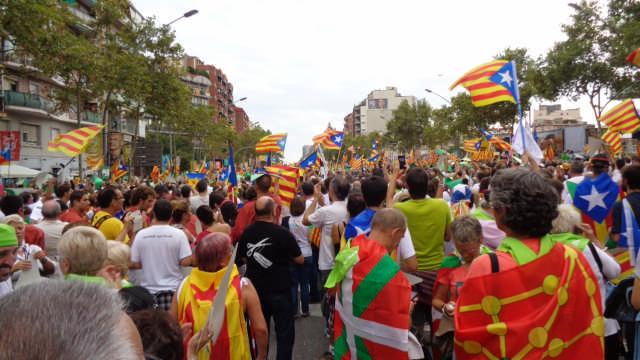indesarea's tweet photo. Euskaldunak 2015eko Diadan, Kronika, Argazkiak, Bideoak, Txioak... http://t.co/jogJwvI2k6 #Tram65 #Diada2015 http://t.co/tIlBWbLxO1
