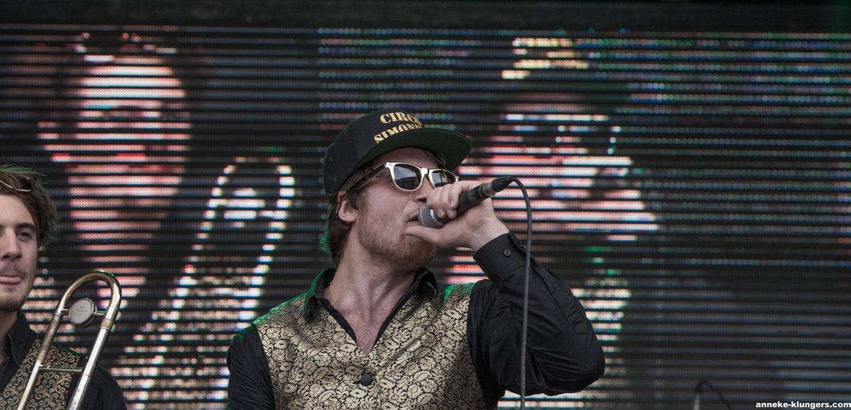 CircoSimonelli's tweet photo. Te gekke show in Groningen! Danku @reitdieppop!! Zelfs de kleintjes gingen lekker los! http://t.co/DcRbMBzWiV