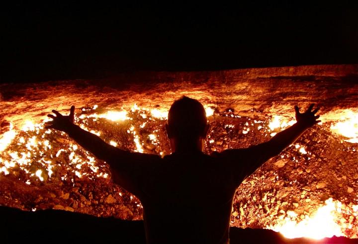 tripadvisorjp's tweet photo. 世界の終わり感がはんぱない！／40年間燃え続ける、地獄の門（Door to Hell）を開けにトルクメニスタンへ！ http://t.co/A8l5GOlVxU @tripadvisorjpさんから http://t.co/LxntnUJrgT