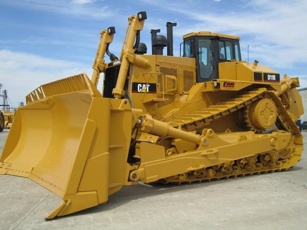 Бульдозер катерпиллер д 11. Катерпиллер d11. Caterpillar d11r. Рыхлитель cat d10. Caterpillar d11n габариты.