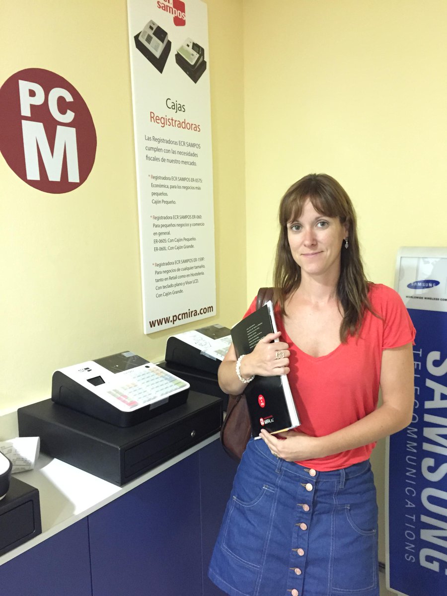 ConsulWeb's tweet image. Esta es Gemma, nueva Social Media Manager para #Consulweb. Empezamos la semana preparando sorpresas con @PCMIRA #SMM