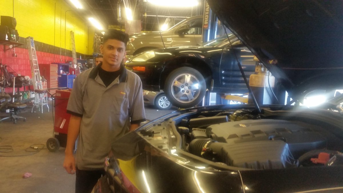 MidasEB's tweet image. We provide free training to local school and college kids interested in learning about cars and car repairs.