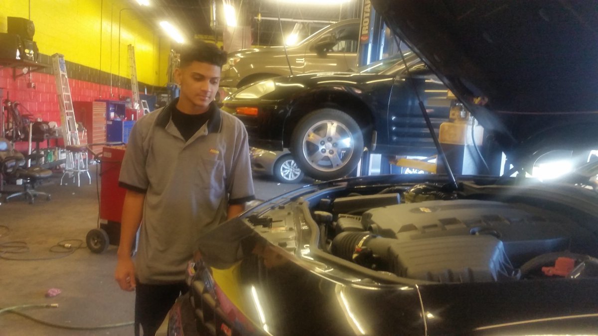 MidasEB's tweet image. We provide free training to local school and college kids interested in learning about cars and car repairs.