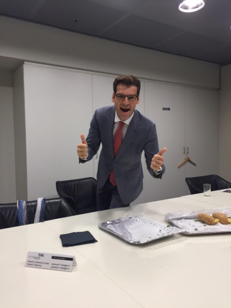 frankquix's tweet photo. Zo meteen starten we met #roty15 met @maartenbouwhuis @Qandanl @ABNAMRO @AdnovateUpdate http://t.co/R6loaBEzuy