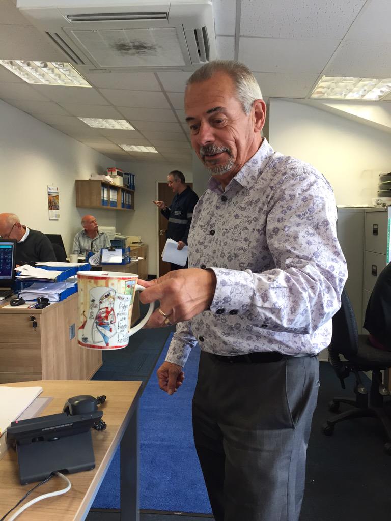 Documenting a very rare occasion! Jason making a round.....