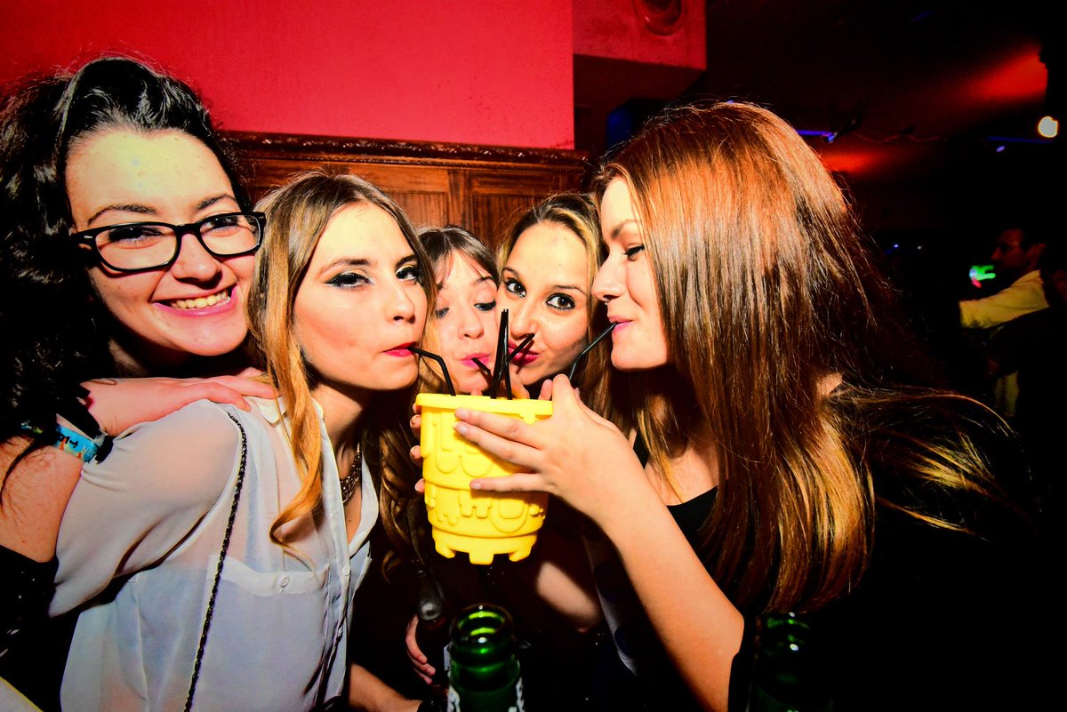 FuckTheClass's tweet image. Que poquito queda para que nos volvamos a ver en la fiesta universitaria más loca!!